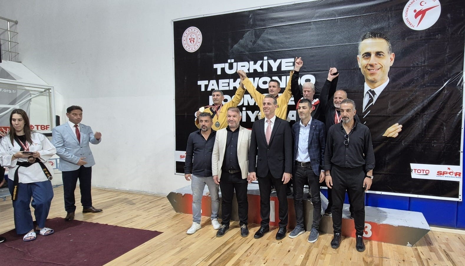 Taekwondo antrenörü Yıldıran’dan büyük başarı