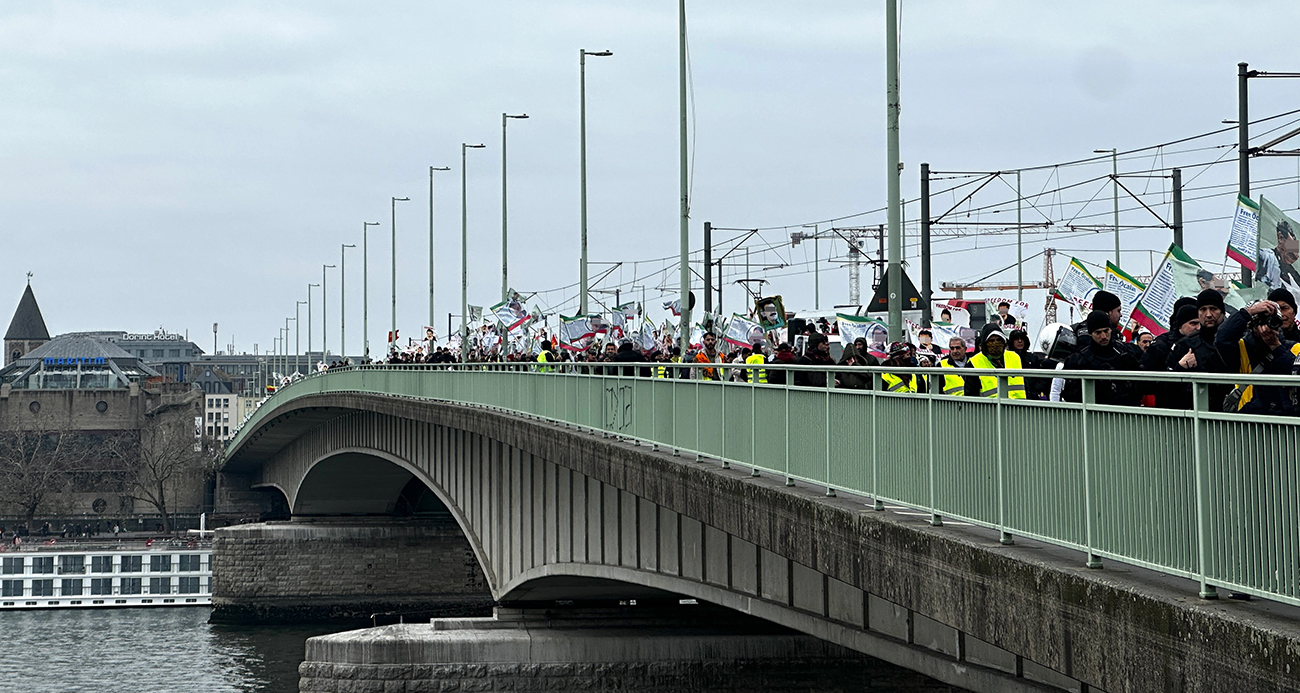 Terör örgütü PKK yandaşları Almanya’da yürüyüş düzenledi