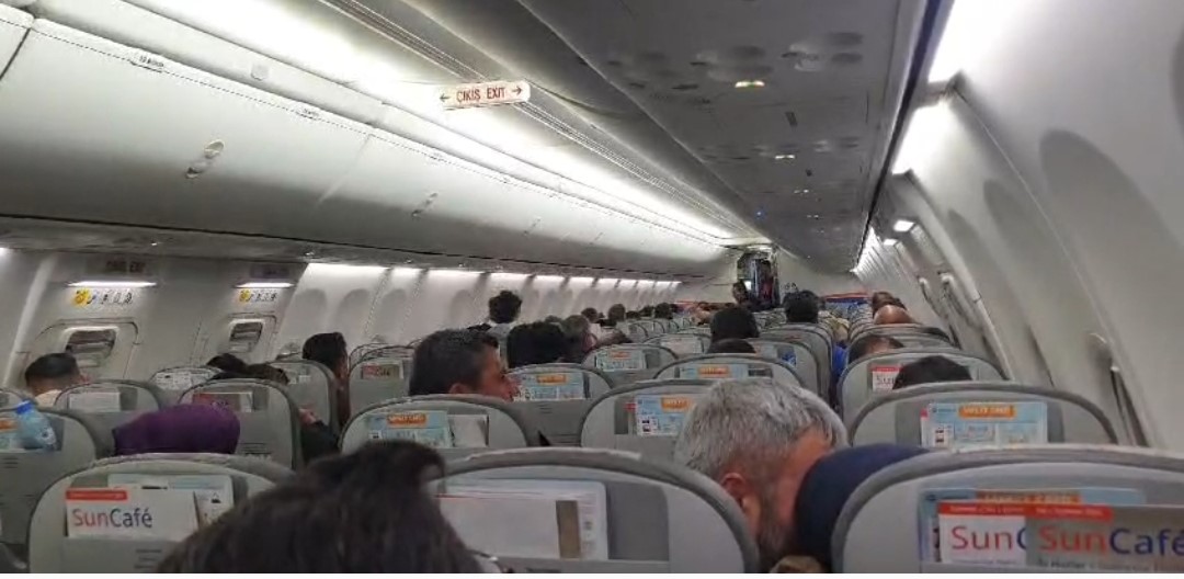 Van-Antalya seferini yapan uçak menşei tespit edilemeyen cisimden dolayı Van’a inemedi