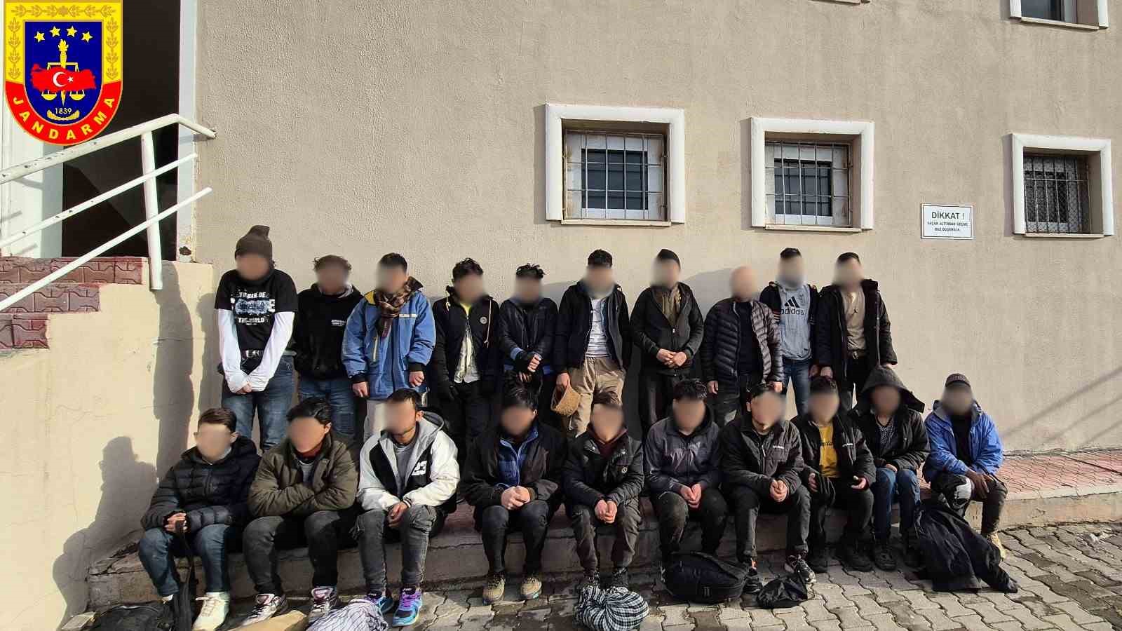 Van’da  20 düzensiz göçmen yakalandı