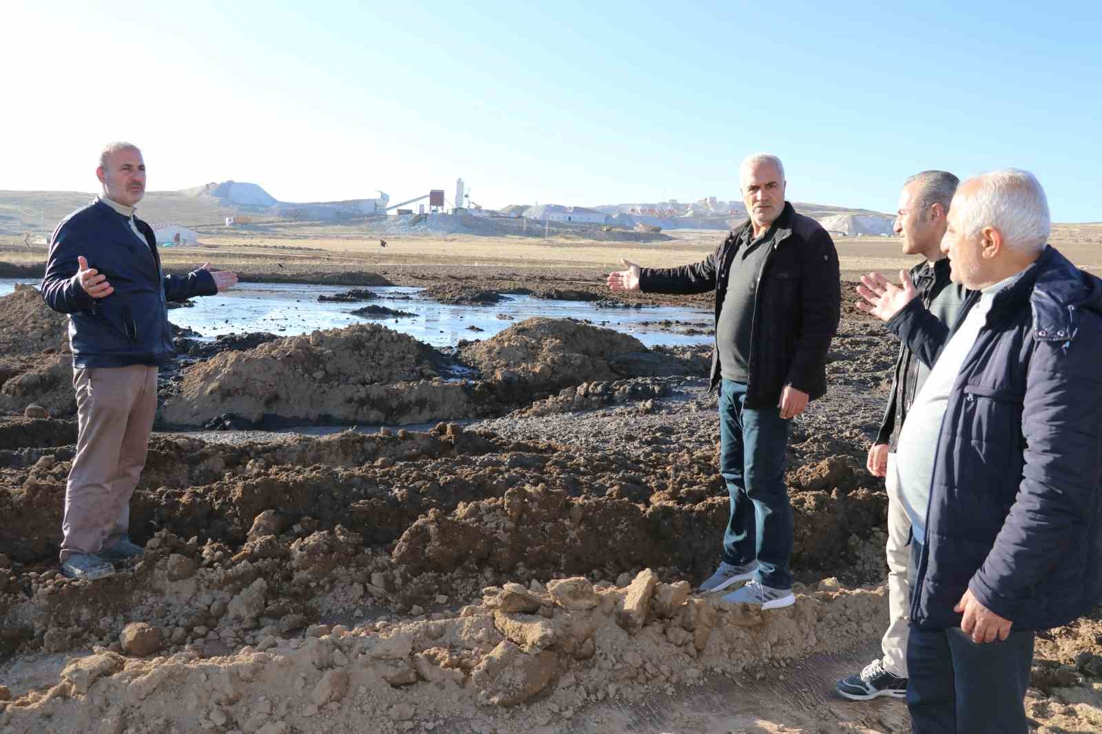 Van’da atık barajı çöktü: Ekili tarlalar ve  çevre zarar gördü