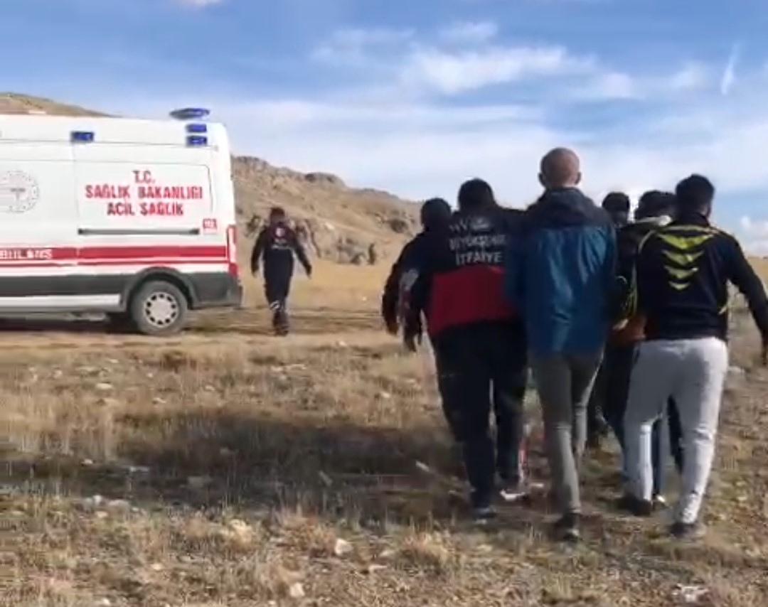 Van’da fren yerine gaza basan sürücü uçuruma yuvarlandı