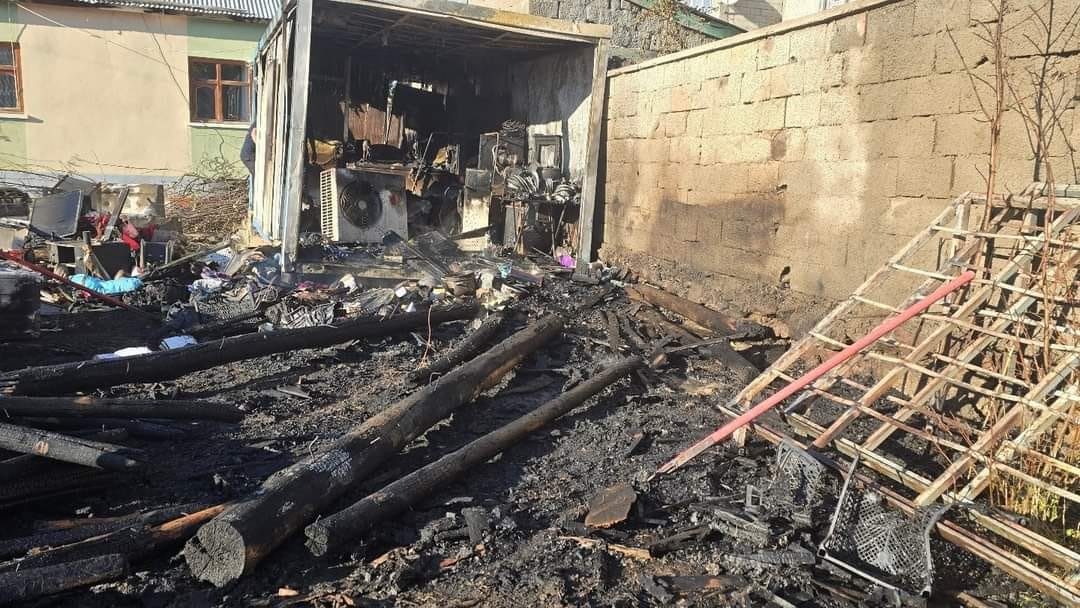 Van’da konteyner yangını