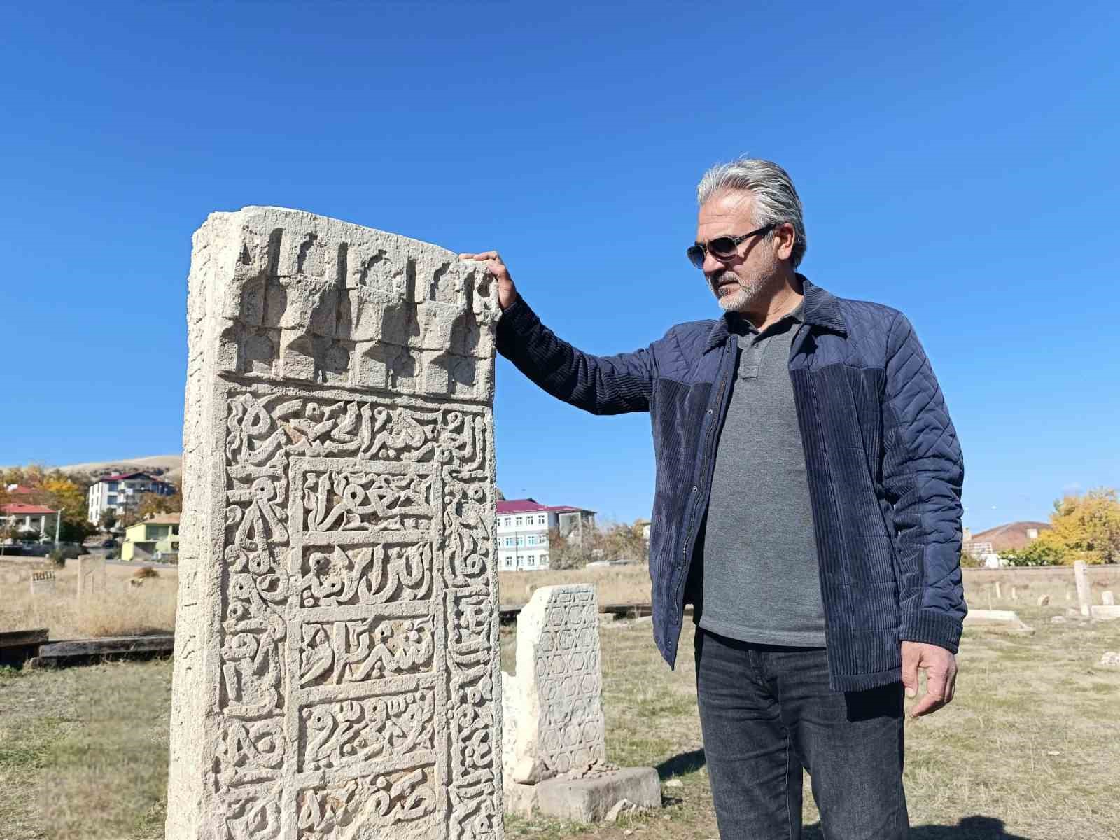 Van’daki Selçuklu Mezarlığı’nda 45 yeni mezar gün yüzüne çıkarıldı