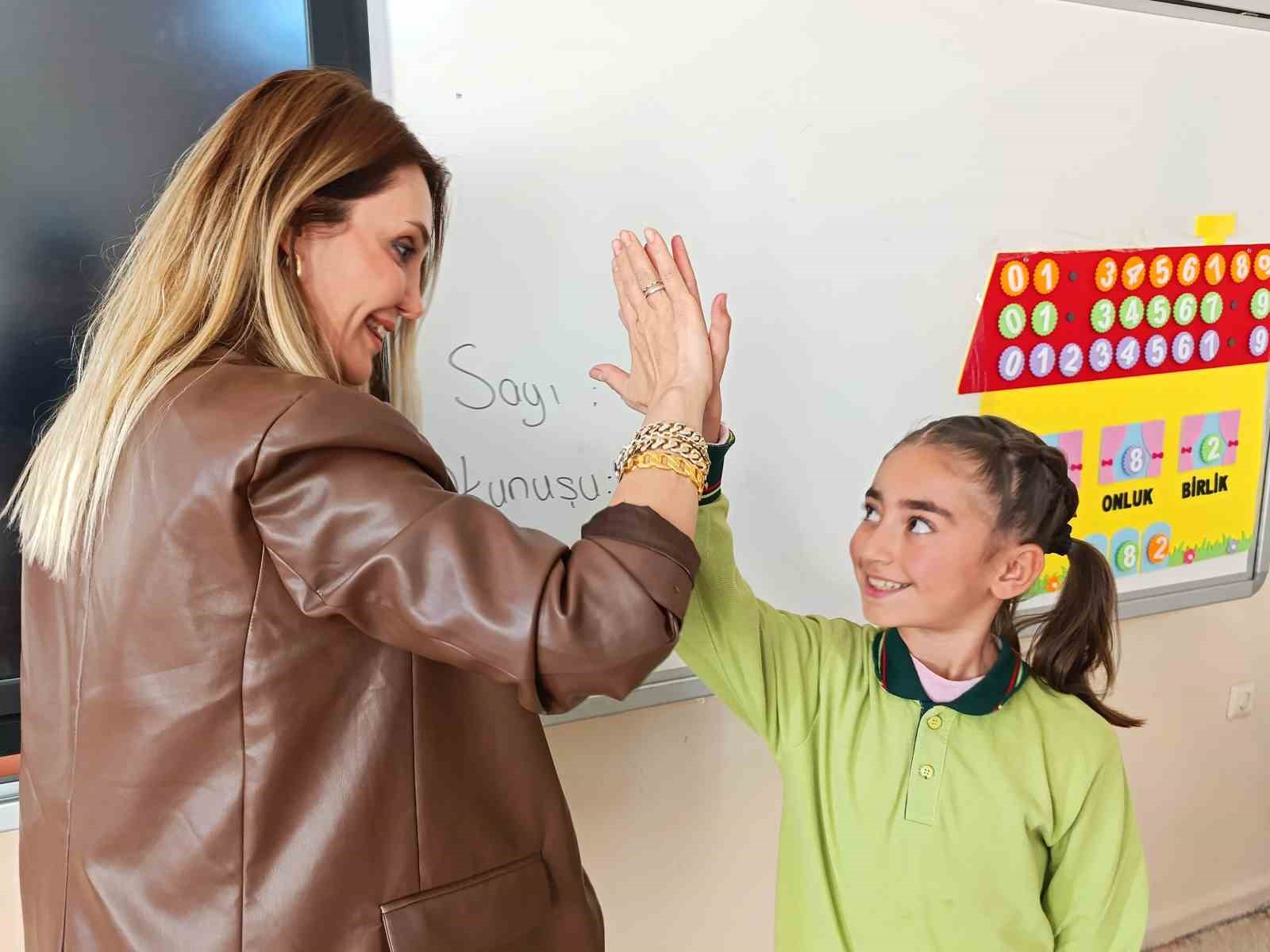 Vanlı öğrencilerine matematiği sevdiren öğretmen