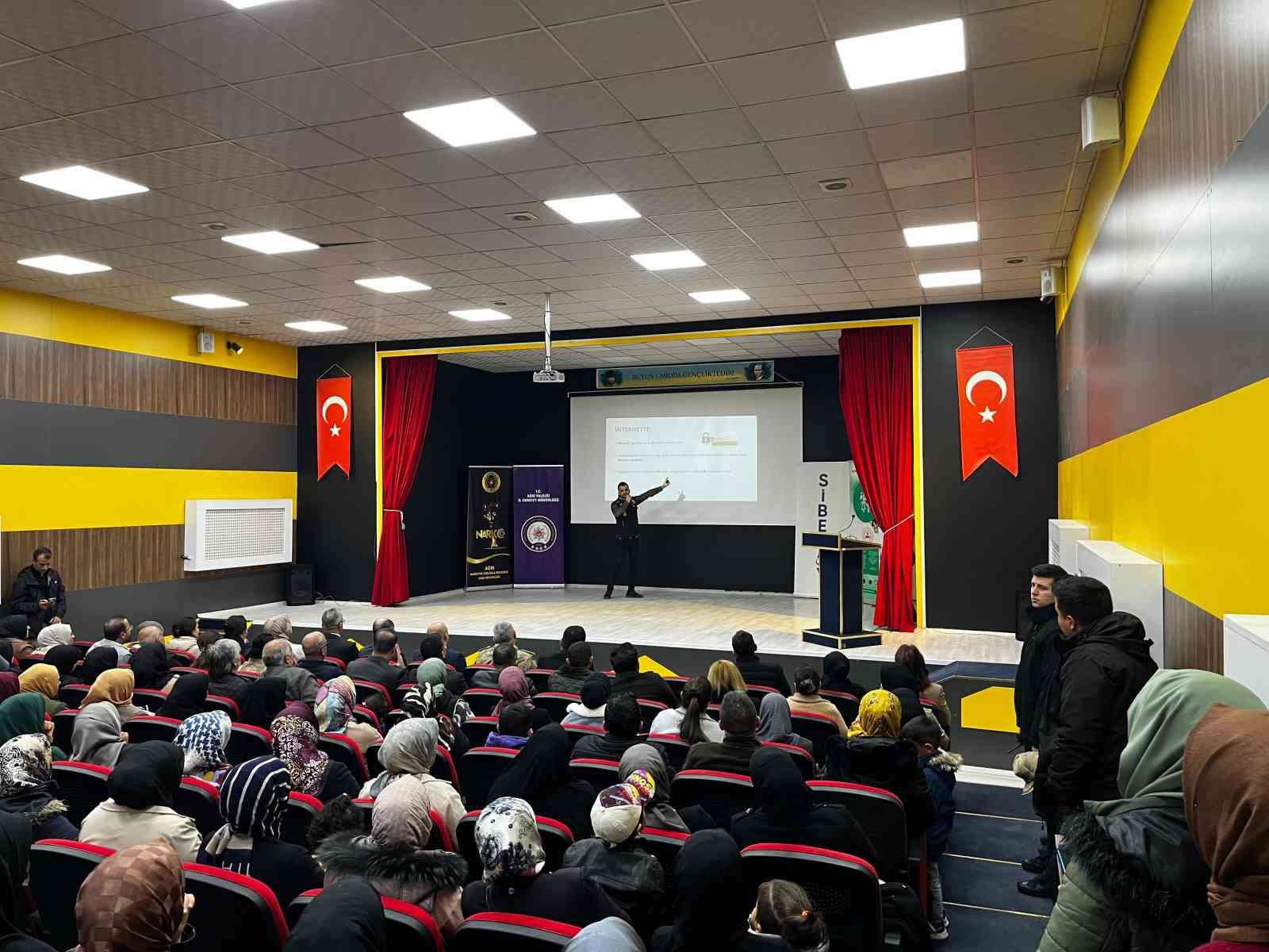 Vatandaşlara siber güvenlik eğitimi verildi