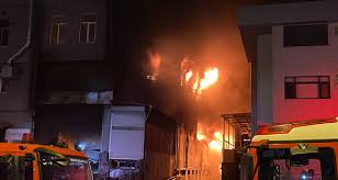 Beylikdüzü’nde korkutan fabrika yangını: Peş peşe patlamalar gerçekleşti