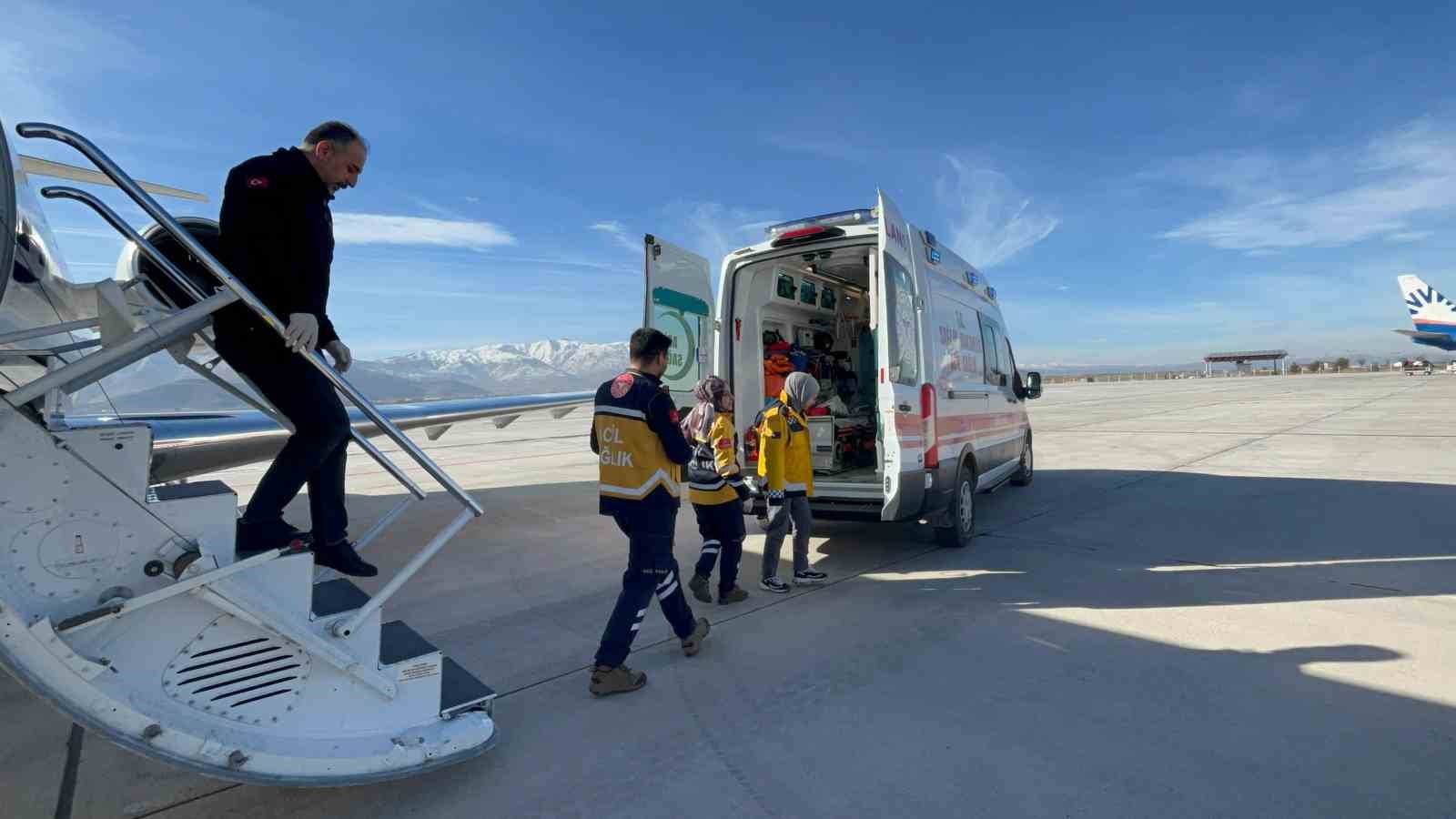 Muş’ta kalp rahatsızlığı olan bebek için ambulans uçak havalandı