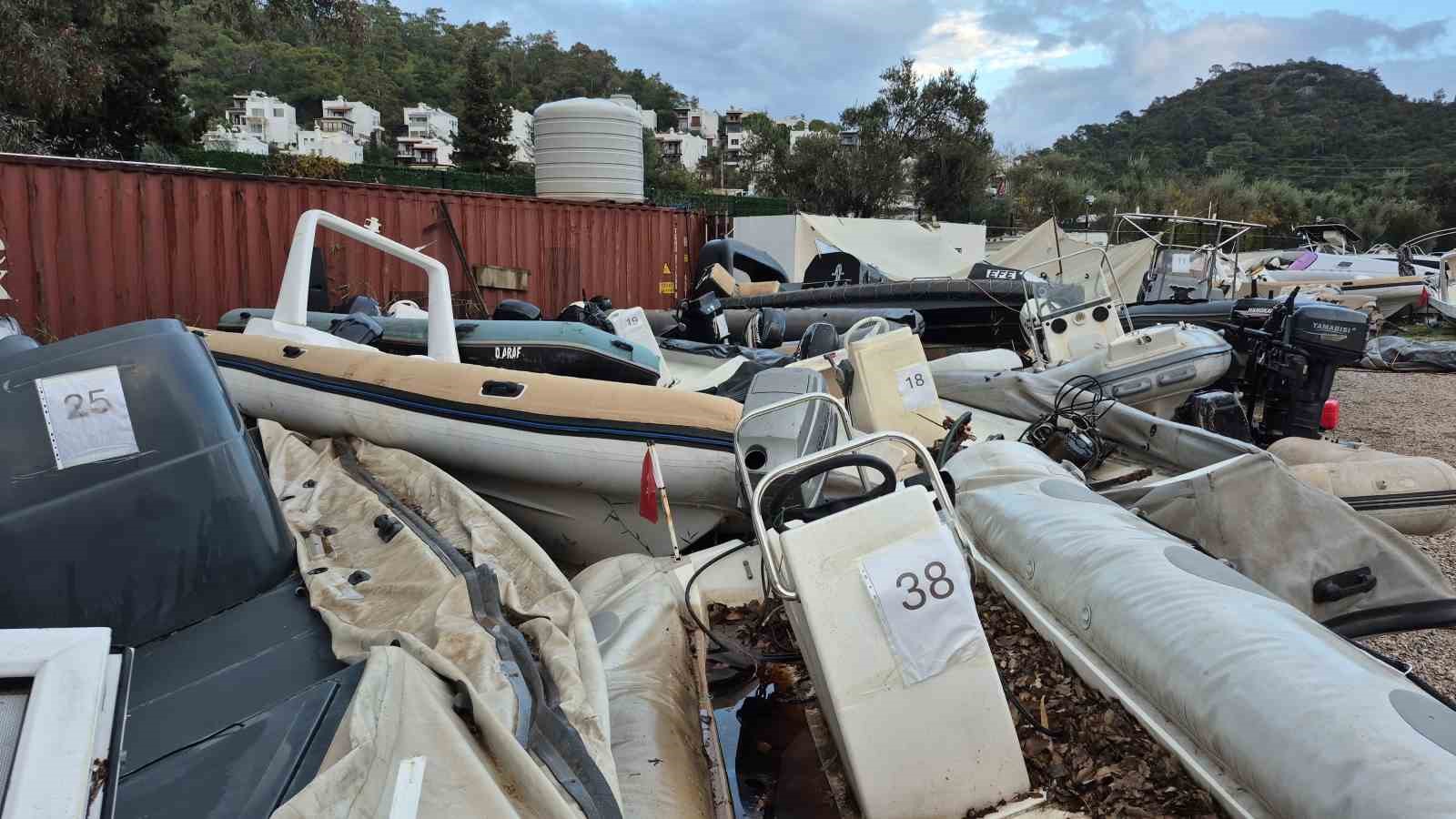 Operasyonlarda ele geçirilen deniz taşıtları ihaleyle satıldı