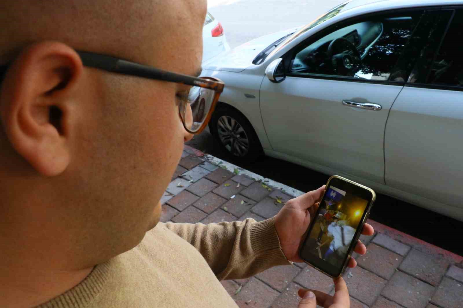 Boşanmasını simit dağıtarak kutladı