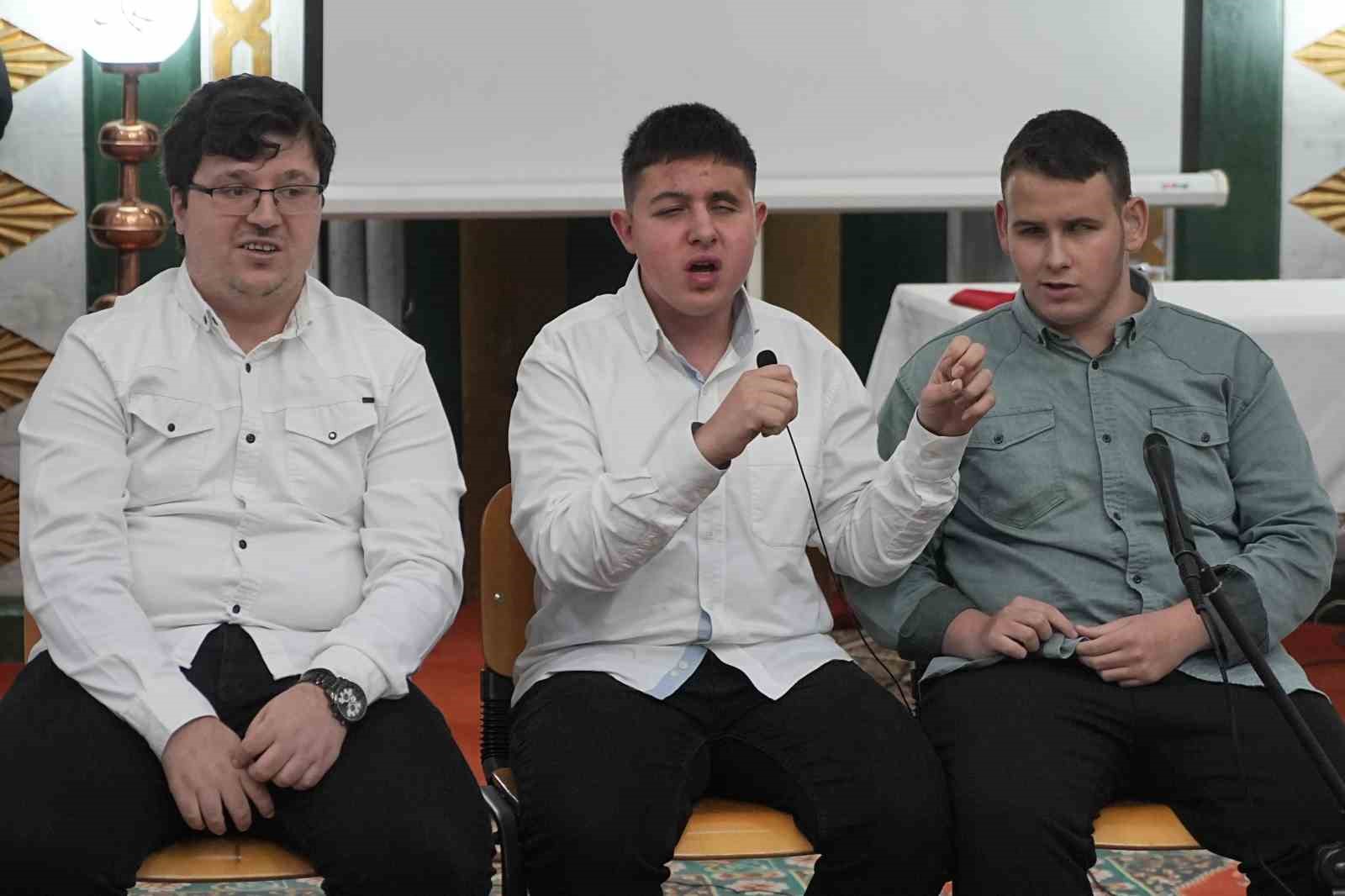 Kur’an-ı Kerim okumak için engel tanımadılar…