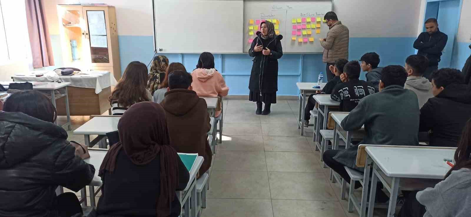 Van’da öğretmen ve öğrencilere yas tepkileri bilgilendirmesi
