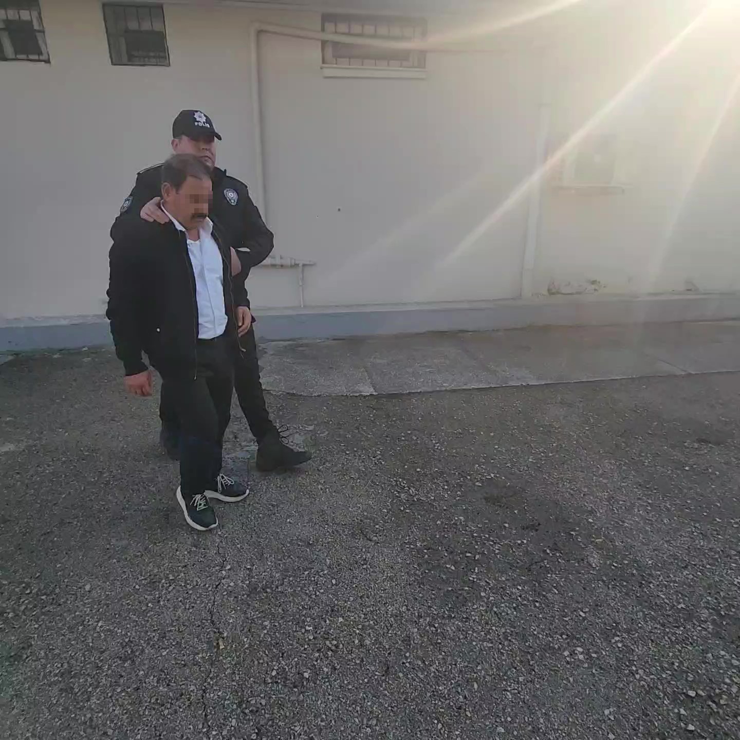 Korsan otoparkçı suçüstü yakalandı