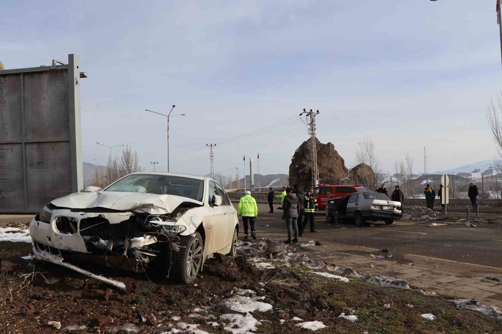 Oltu’da trafik kazası: 4 yaralı