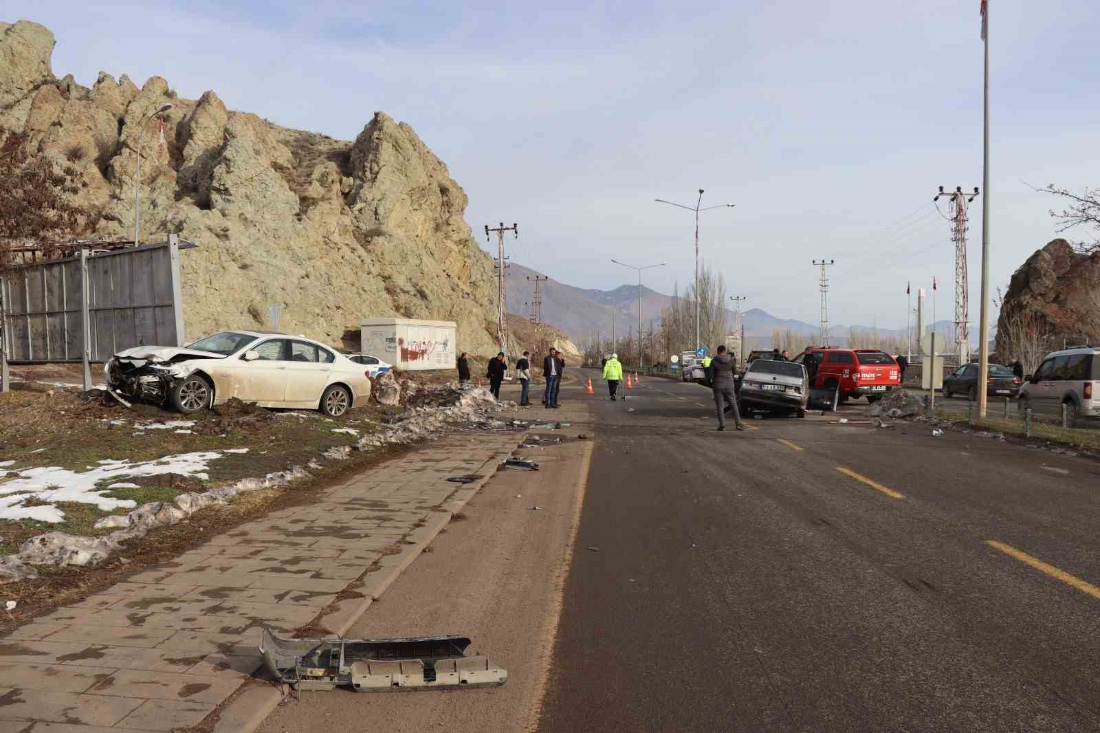 Oltu’da trafik kazası: 4 yaralı
