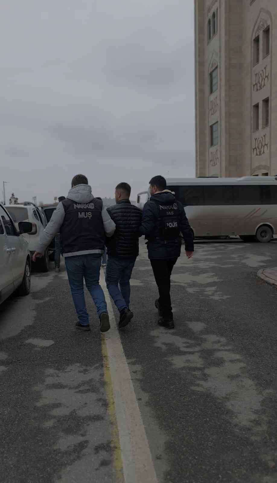 Muş’ta otobüs bagajında 16 kilo 400 gram sentetik kannabinoid ele geçirildi