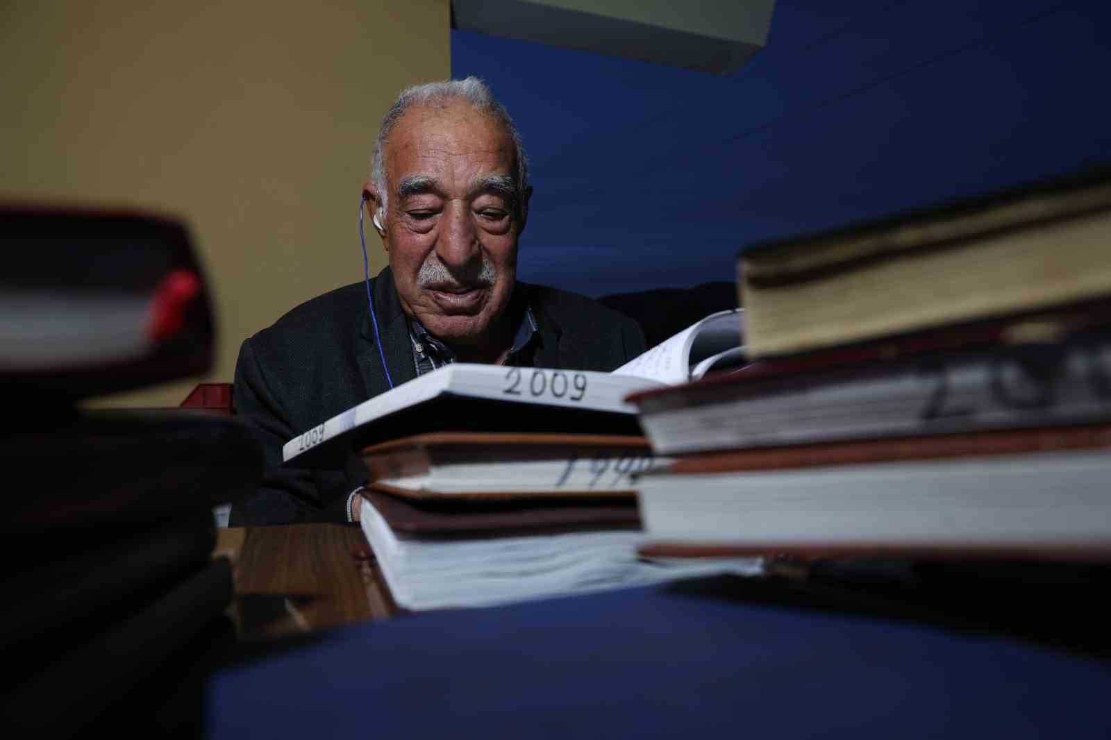 40 yıldır olan biten her şeyi kayda alıyor