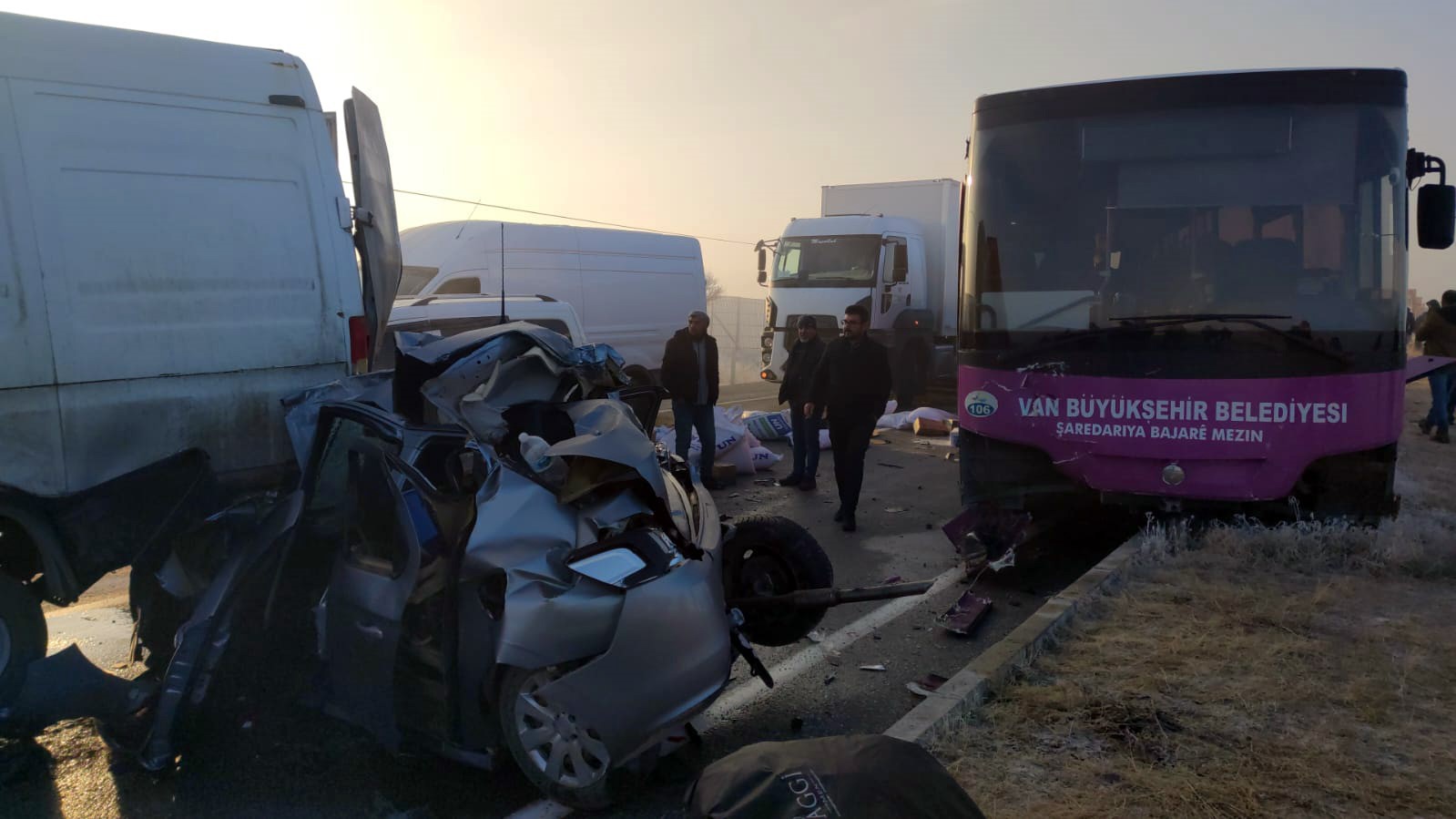 Van’daki zincirleme trafik kazalarına 35 araç karıştı