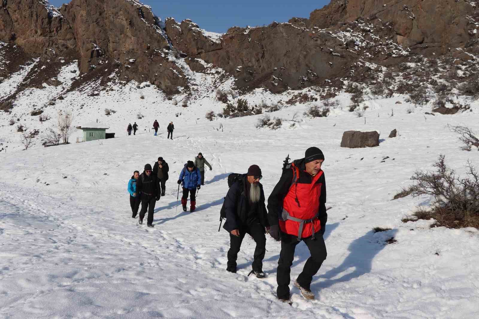 Erzurum’da doğaseverler yaban hayatını unutmadılar