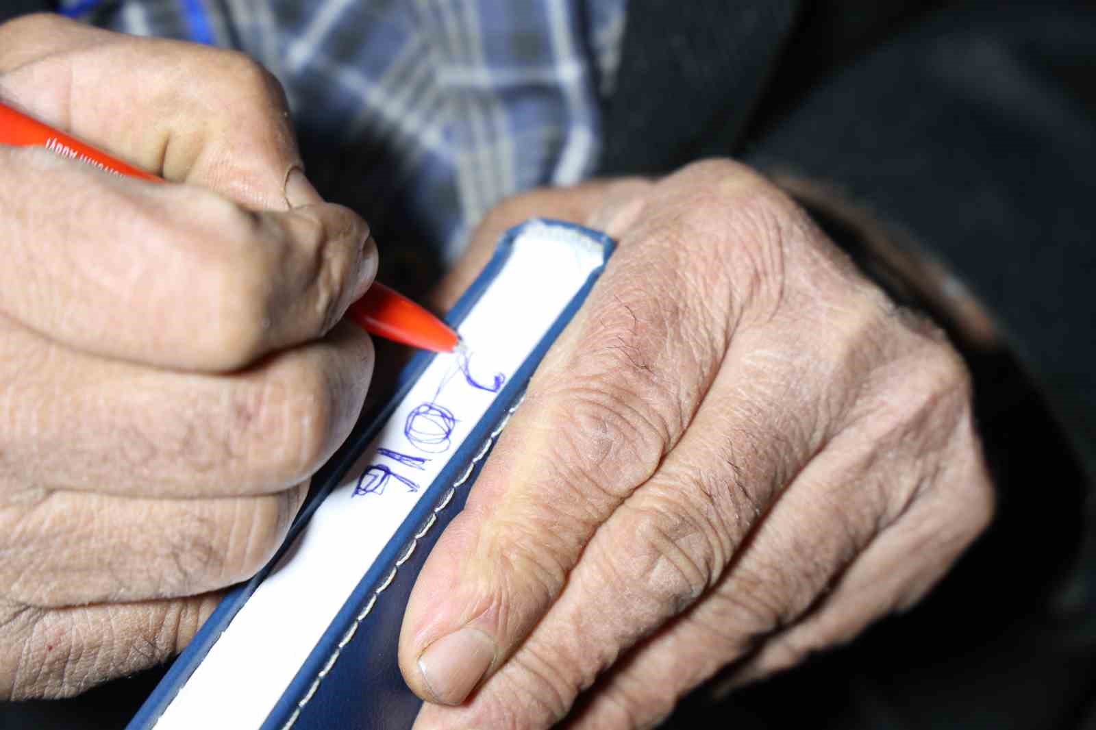 Yok böyle günlük: 40 yıldır olan biten her şeyi kayda alıyor
