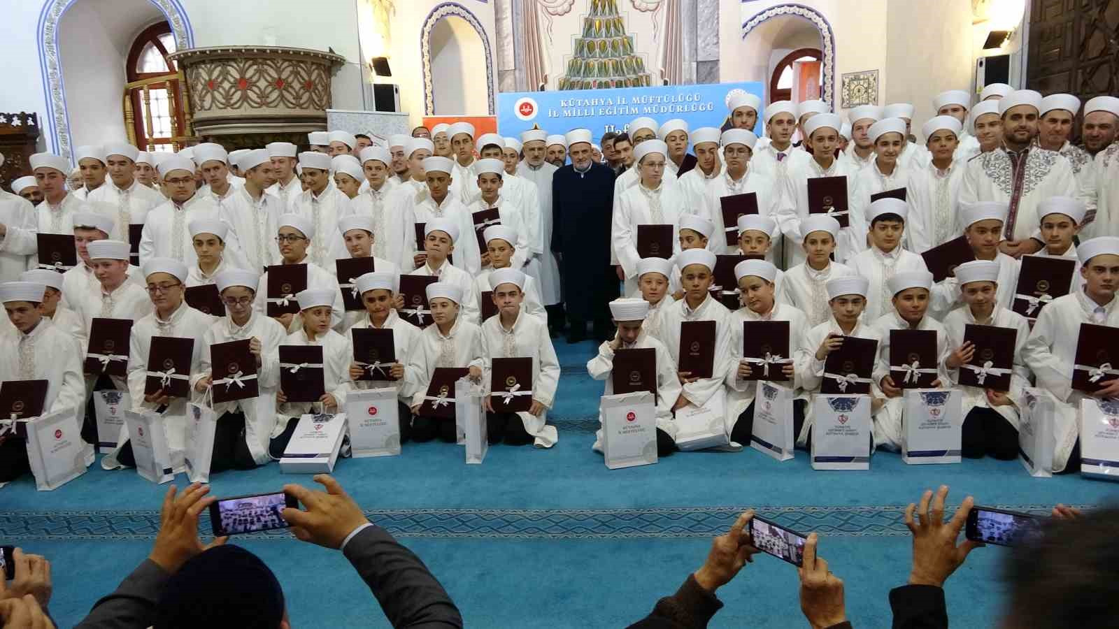 95 erkek öğrenci hafız oldu