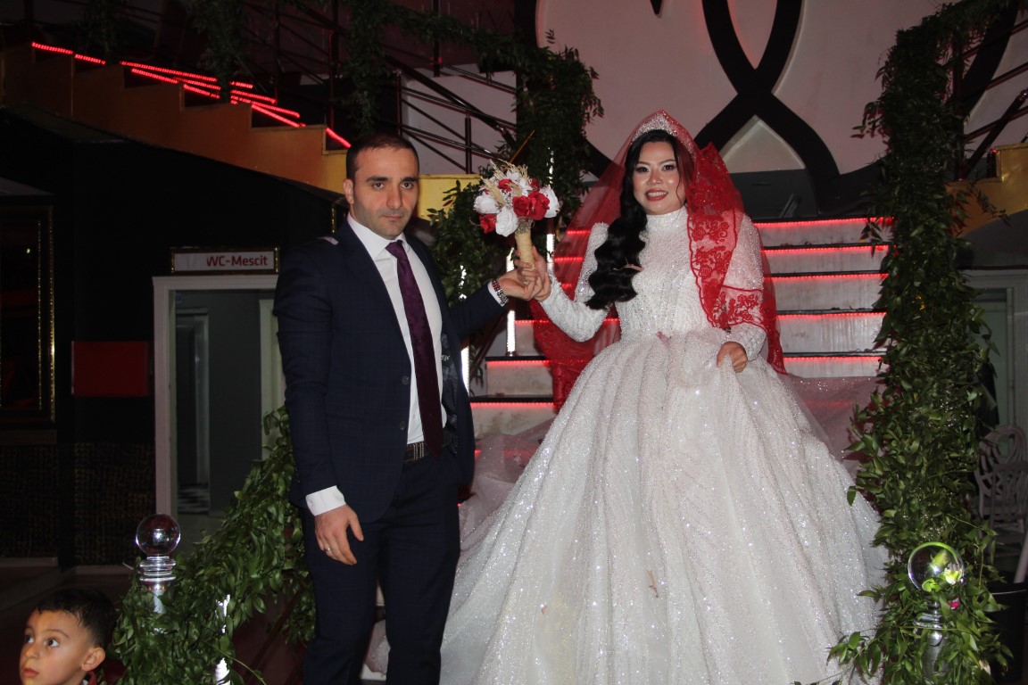 Avustralya’dan Batman’a gelin geldi