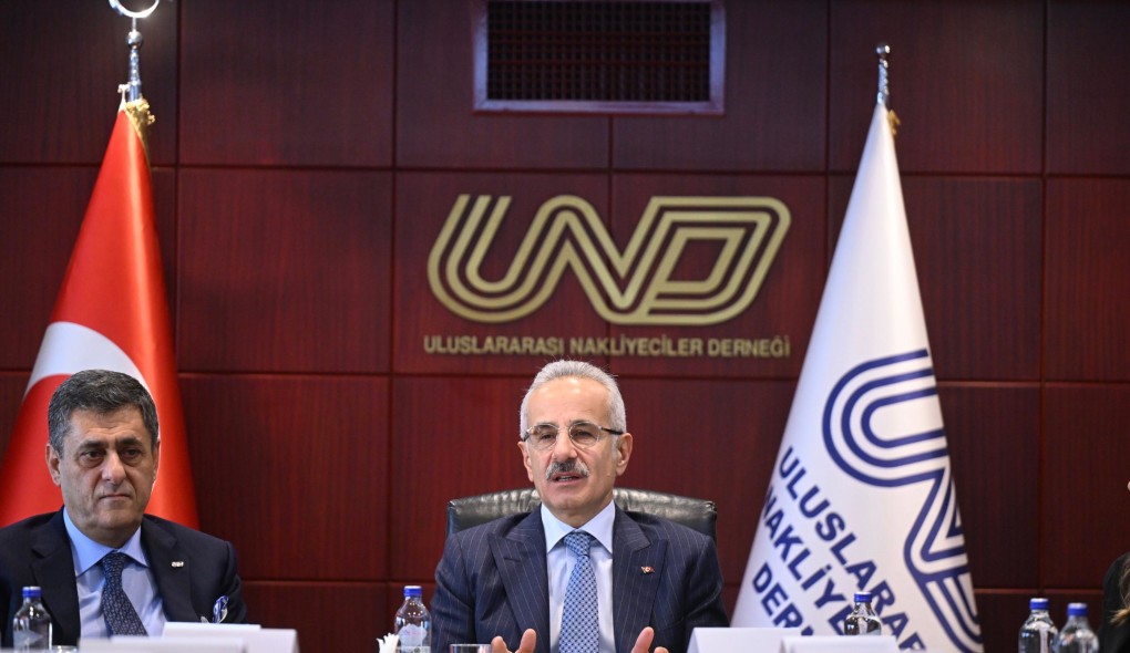 Bakan Uraloğlu’ndan kadın şoför istihdamına destek