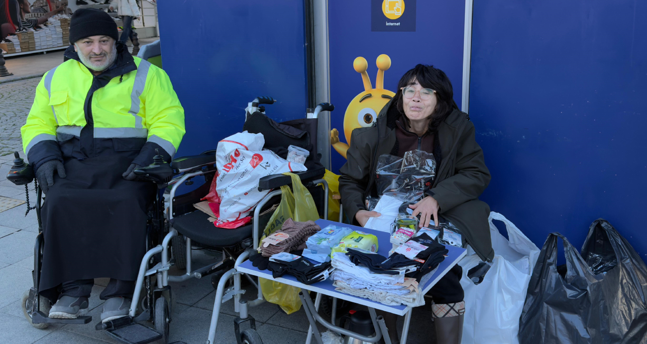 Engelli seyyar satıcı emekli olma hayali ile yaşıyor