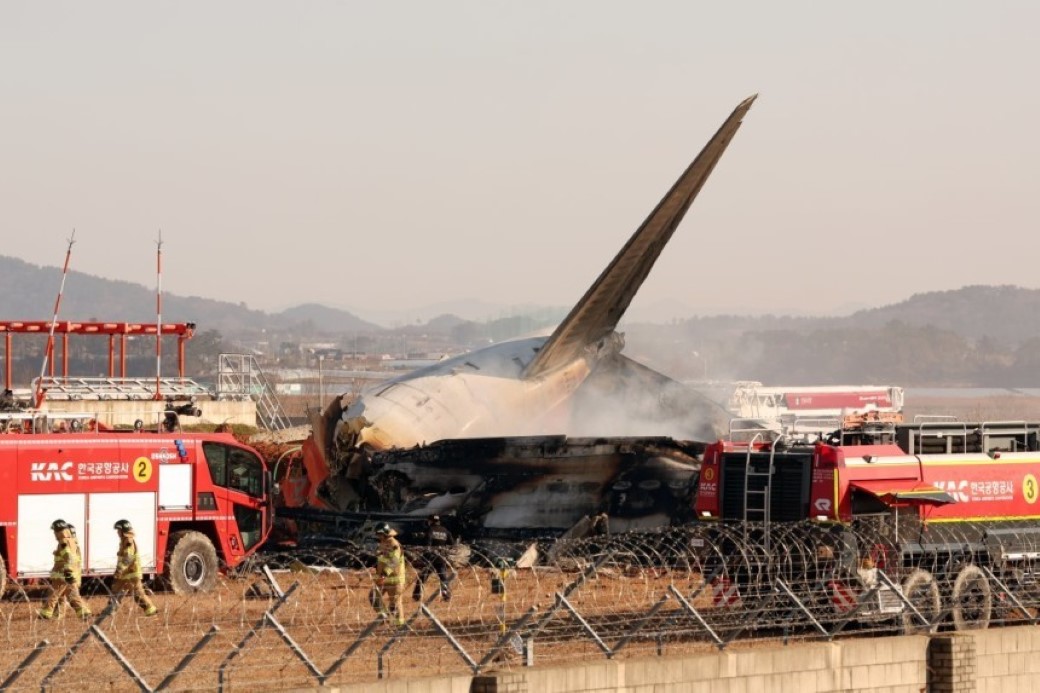Güney Kore’de yolcu uçağı pistten çıktı: Çok sayıda ölü ve yaralı!