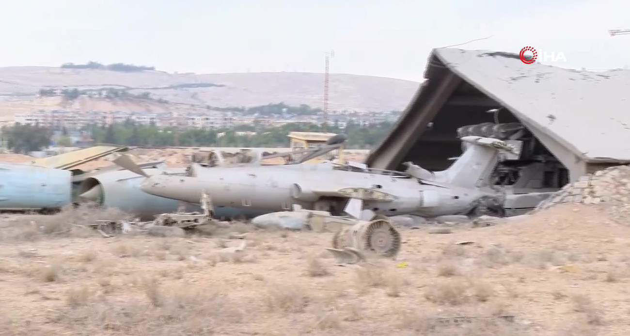 İsrail’in vurduğu Mezzeh Askeri Havalimanı kullanılamaz hale geldi