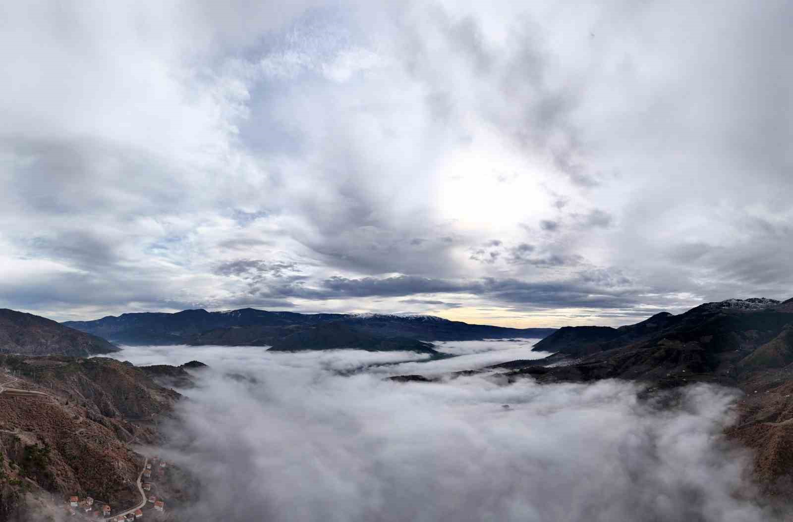 Obruk Barajı’nda mest eden sis manzarası