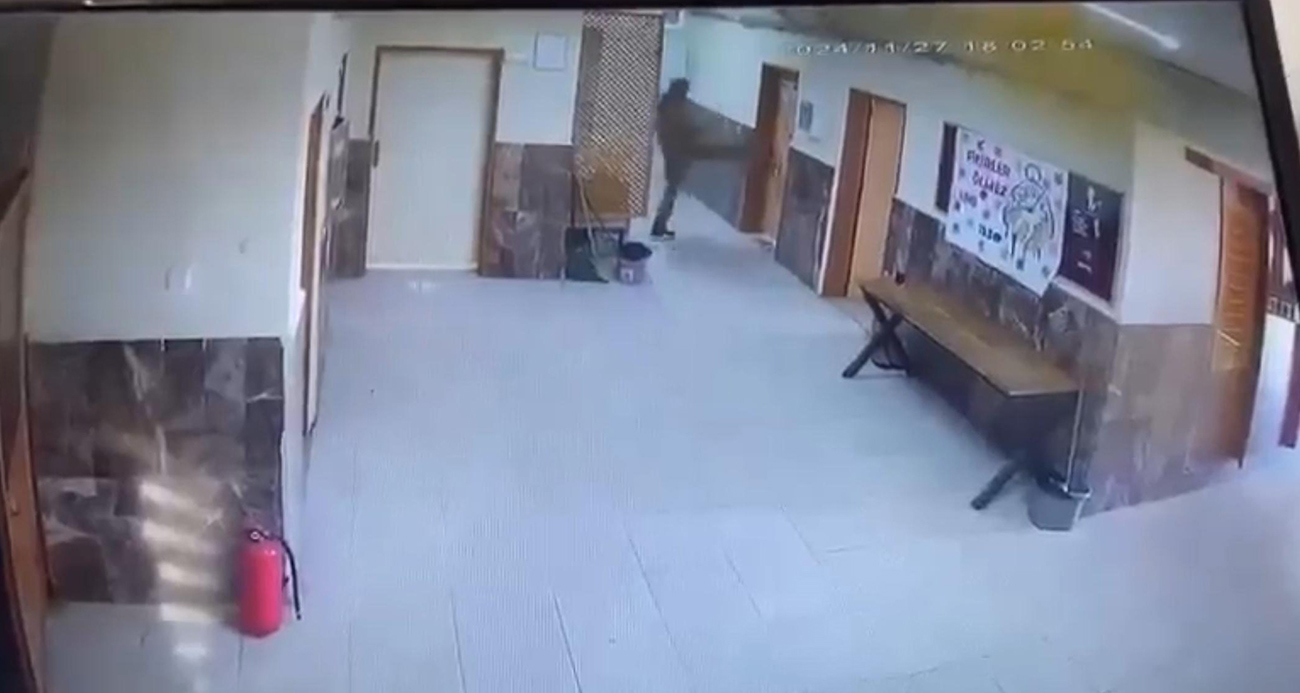 Öğretmenlere şiddet kameraya yansıdı