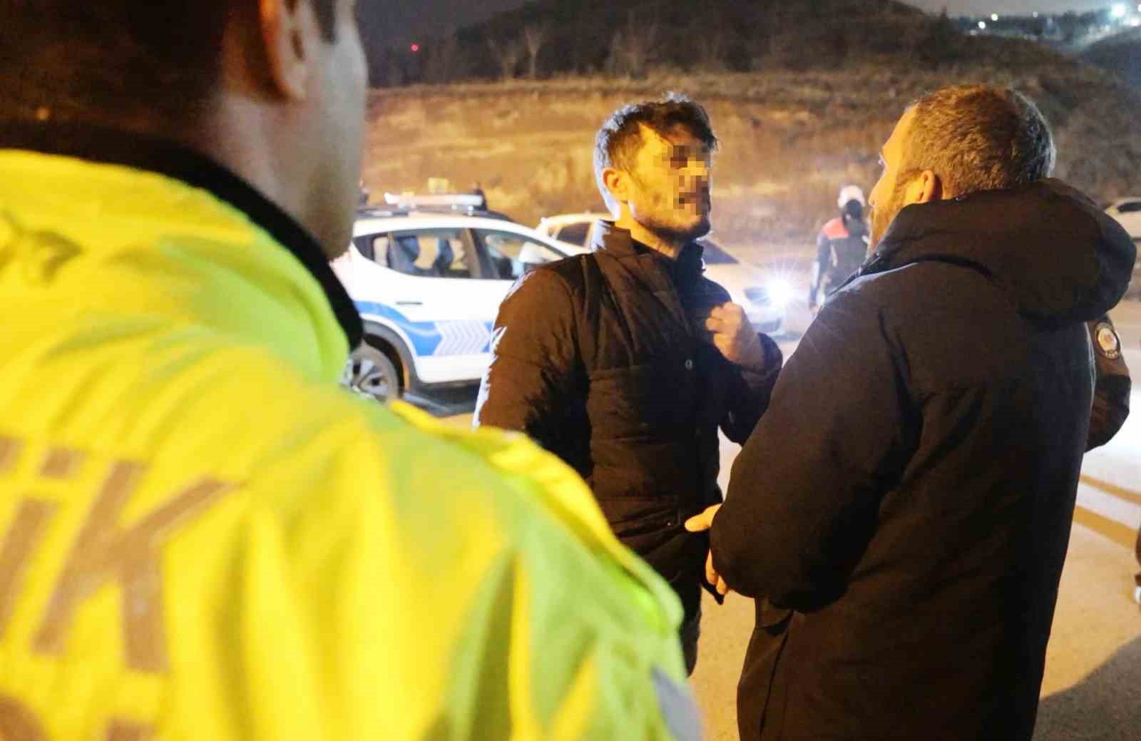 Polislerin ayyaşlarla imtihanı: Gazetecilere küfredip polise ecel teri döktürdü