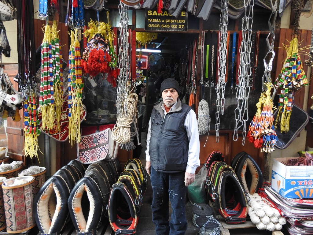 Rahatsızlığı nedeniyle başladığı mesleğini severek yapıyor