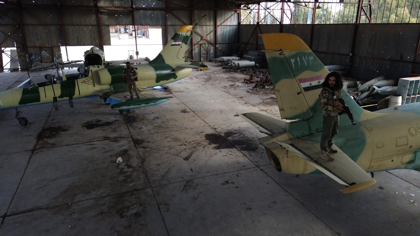 SMO rejime ait helikopter ve savaş uçaklarını ele geçirdi