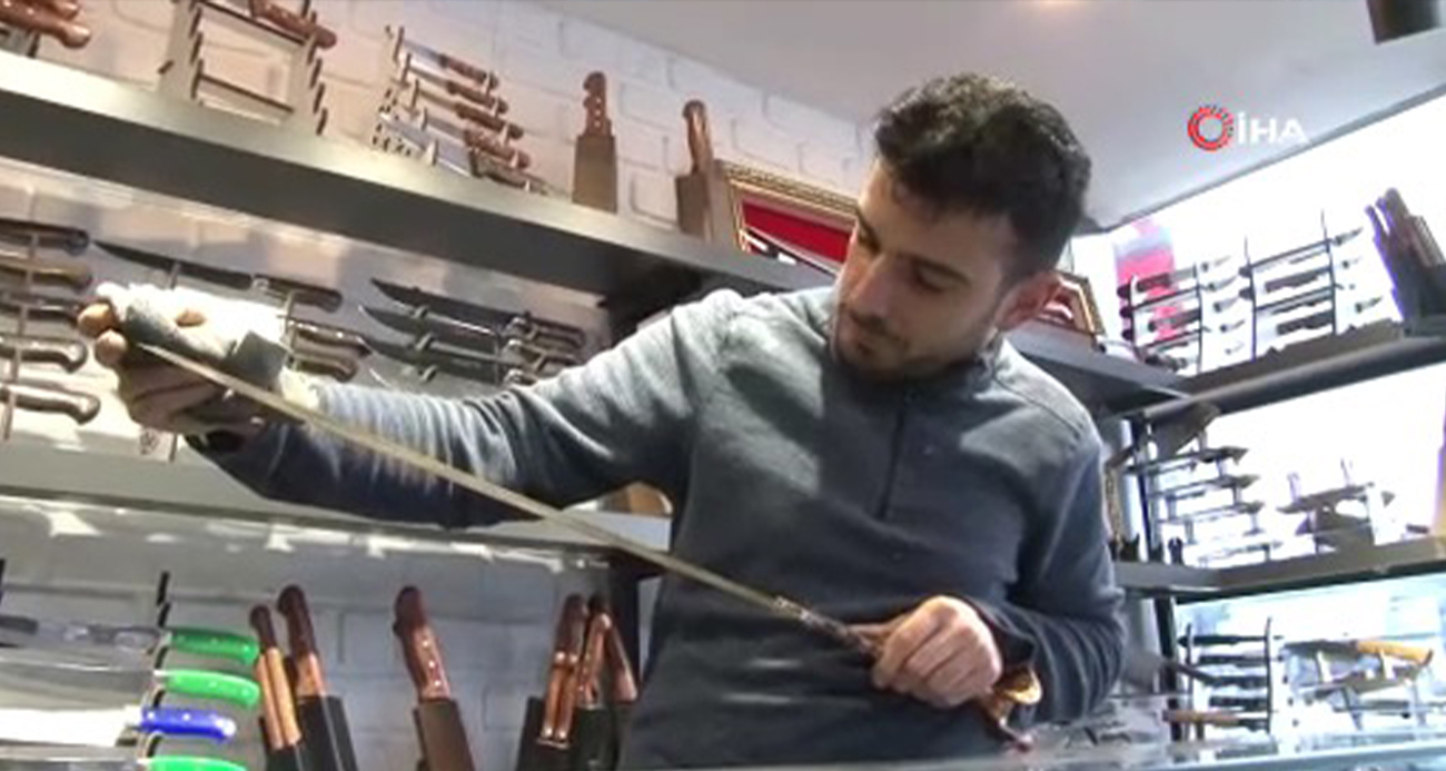 Şam çeliğinden kılıç üretti, 110 bin TL’lik kılıç görüntüsüyle hayran bırakıyor
