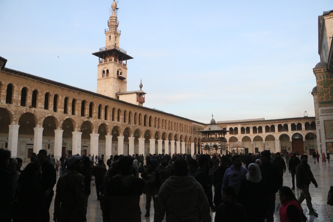 Suriyeliler, tarihi Emevi Camii’ne akın ediyor