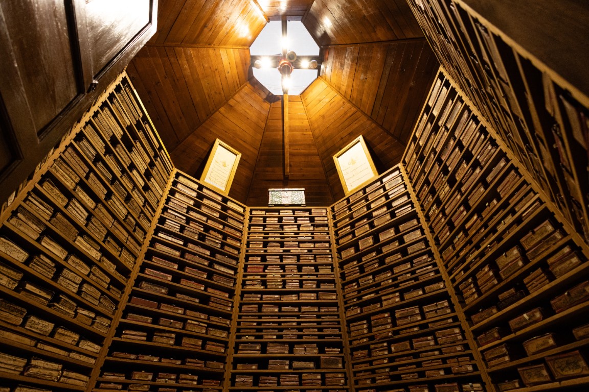 Türkiye’nin en önemli, paha biçilemez kitapları 195 yıllık bu kütüphanede