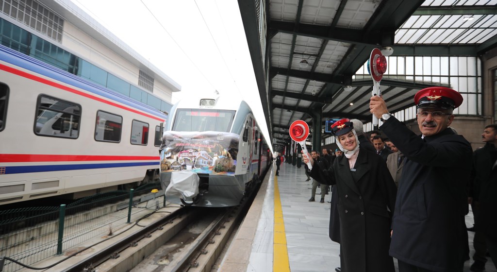 Tuz Ekspresi engelleri kaldırmak için yola çıktı