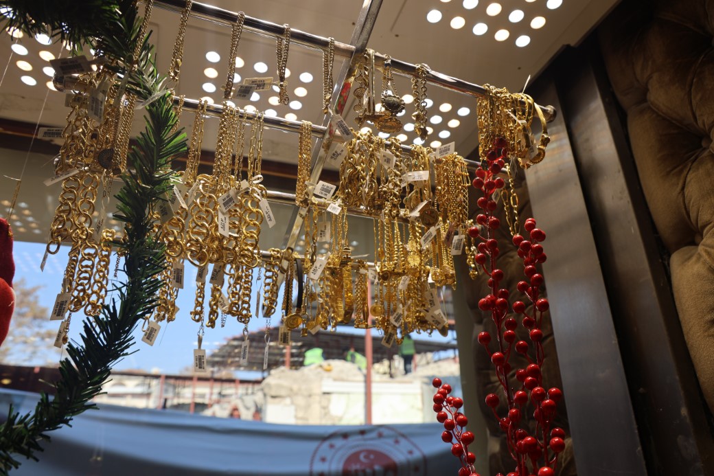 Ülkelerine dönüş hazırlığı yapan Suriyeliler altınlarını bozduruyorlar