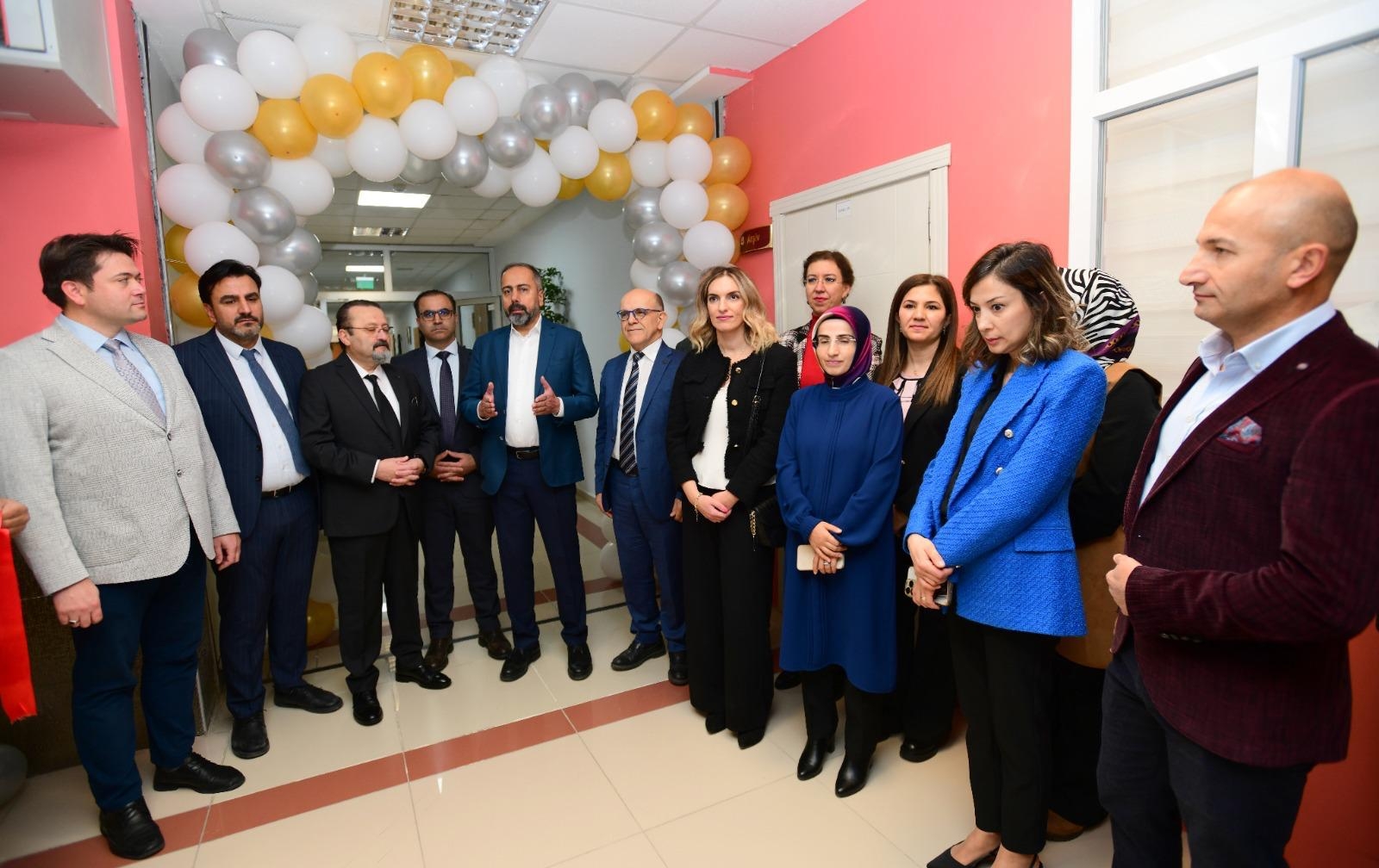 Van YYÜ’de Patoloji Laboratuvarı Yeniden Hizmete Açıldı