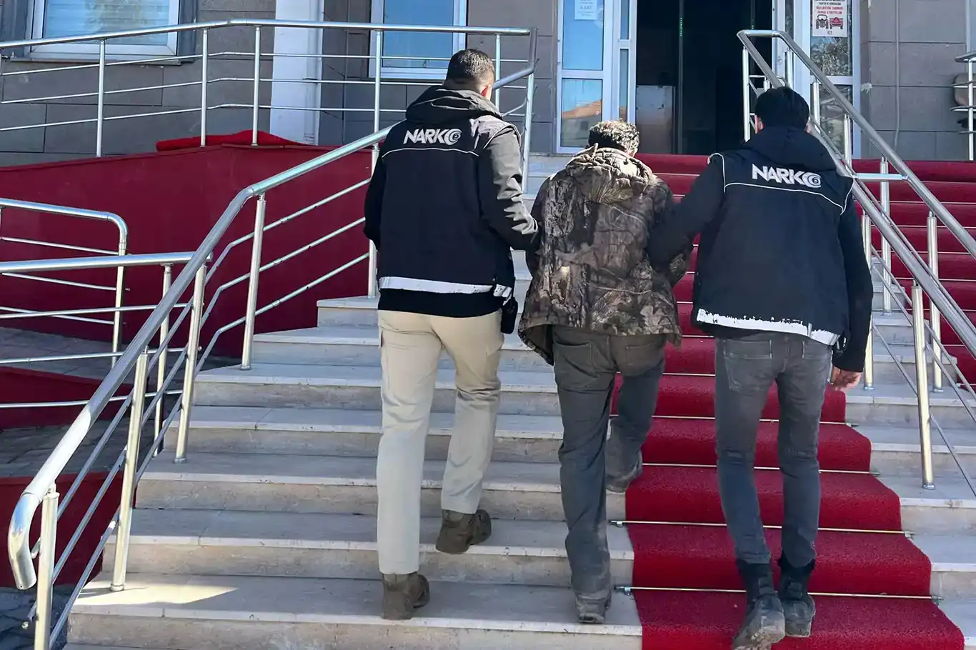 Van dâhil 76 ilde uyuşturucu operasyonu: 595 gözaltı   