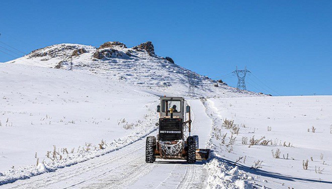 Van’da Kar Yağışı Hayatı Olumsuz Etkiledi: 131 Yerleşim Yerinin Yolu Kapandı