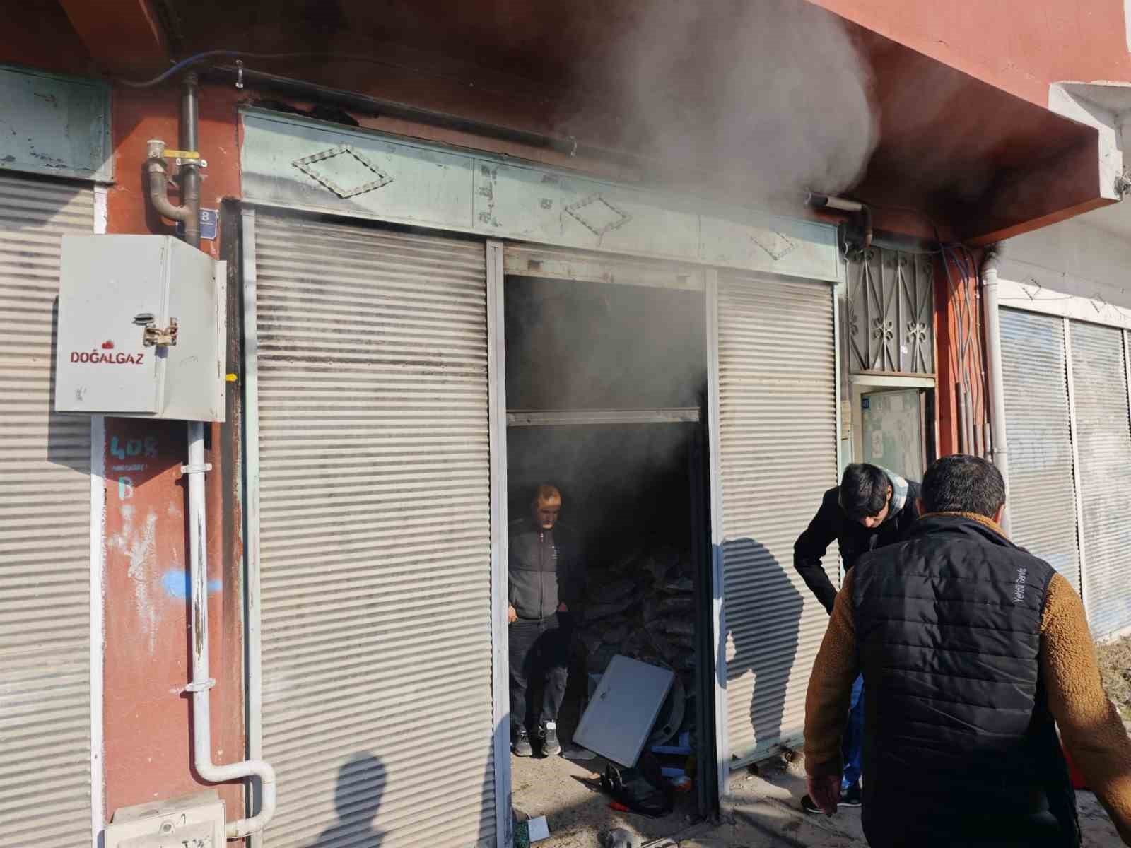 Ağrı’da  depo yangını