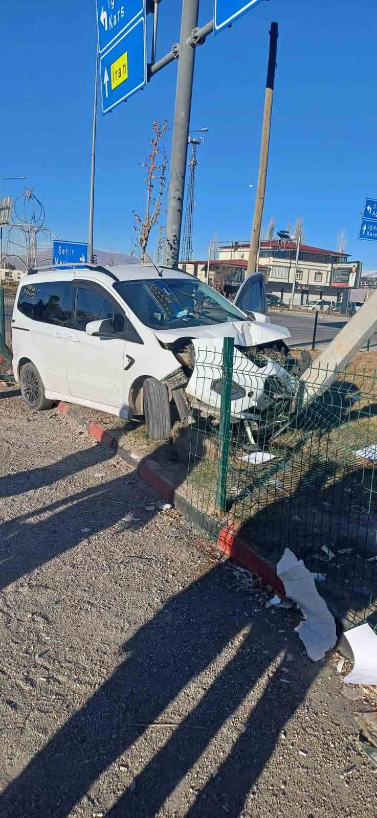 Ağrı’da trafik kazası: 3 yaralı