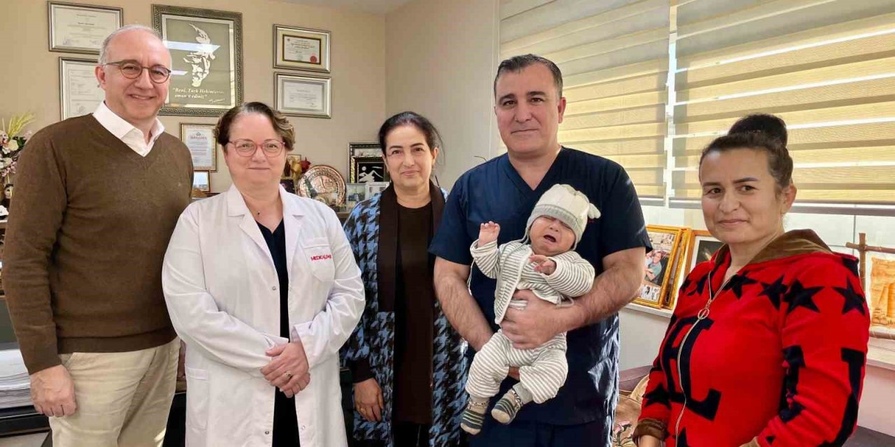 8,5 aylık bebek, annesinin karaciğeriyle hayata tutundu