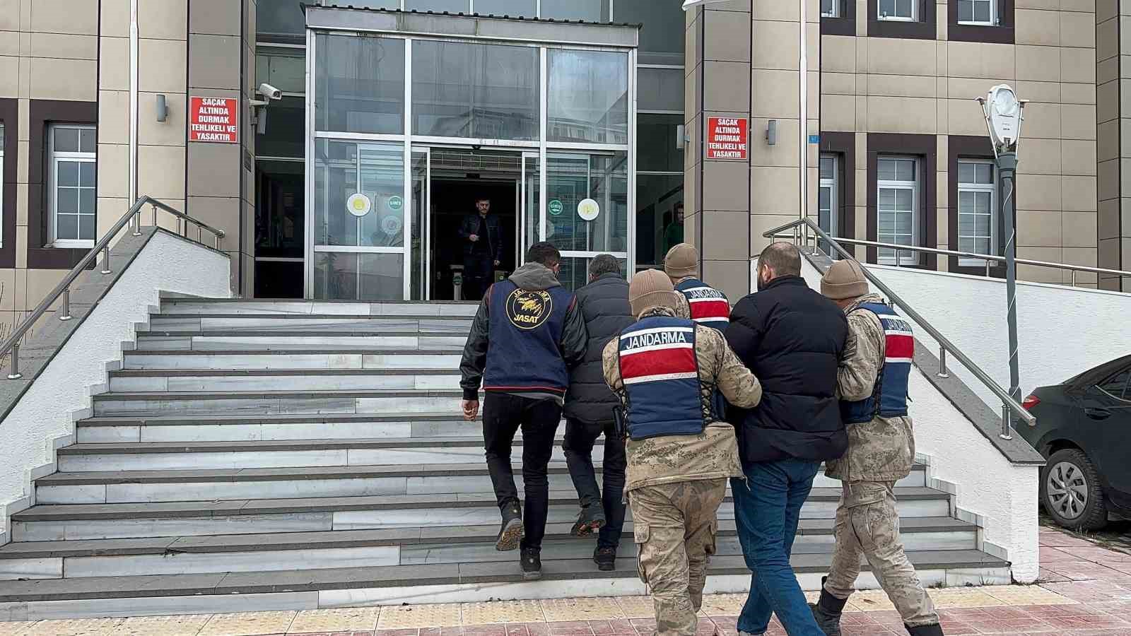 Bitlis’te cinayetten aranan iki kişi yakalandı