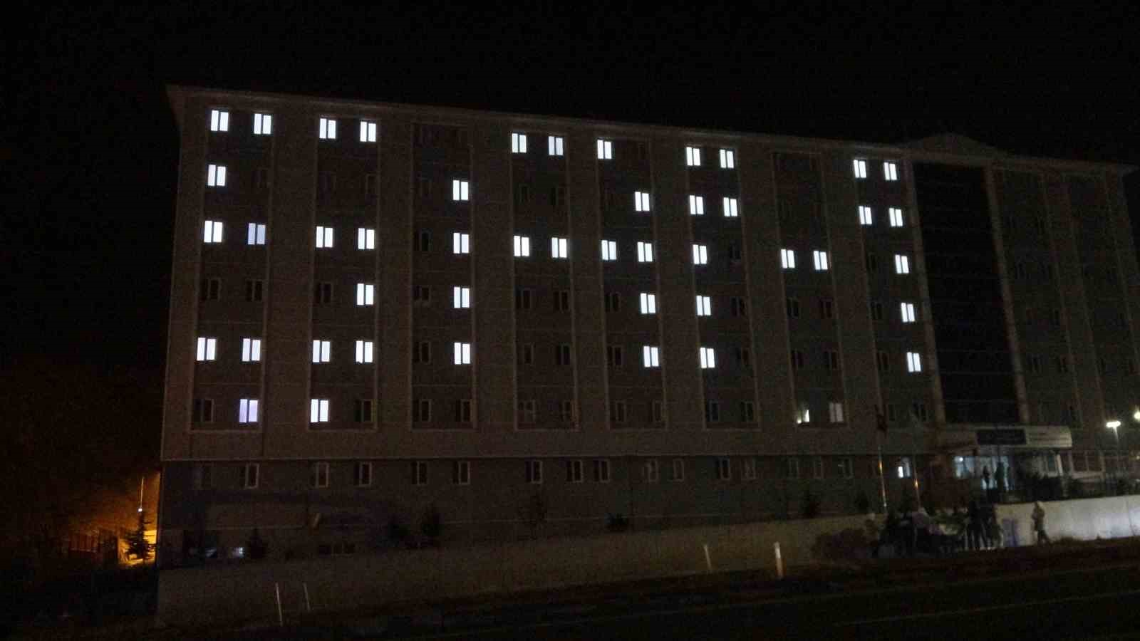 Bitlis’te eğitim alan Suriyeli kız öğrencilerden özgürlük kutlaması