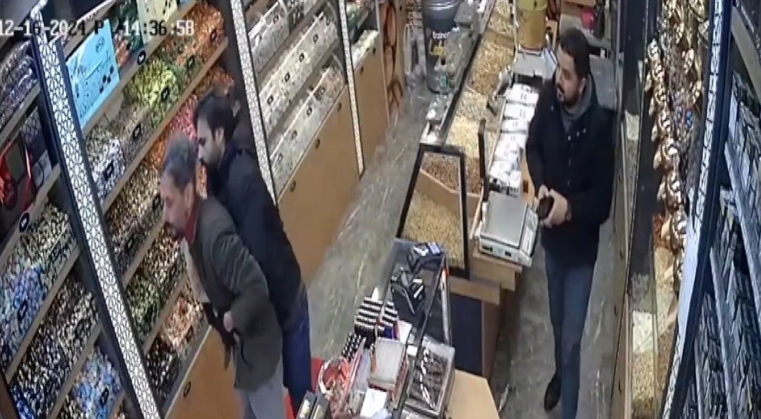 Boğazına şeker kaçan genç adam, Heimlich manevrası ile hayata tutundu