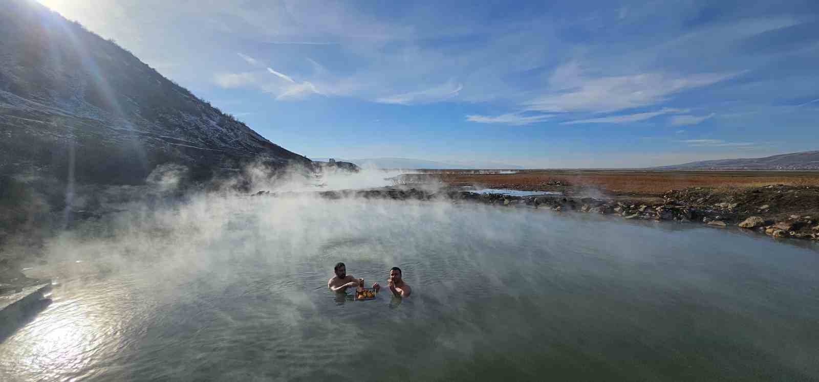 Buz gibi havada kaplıca keyfi
